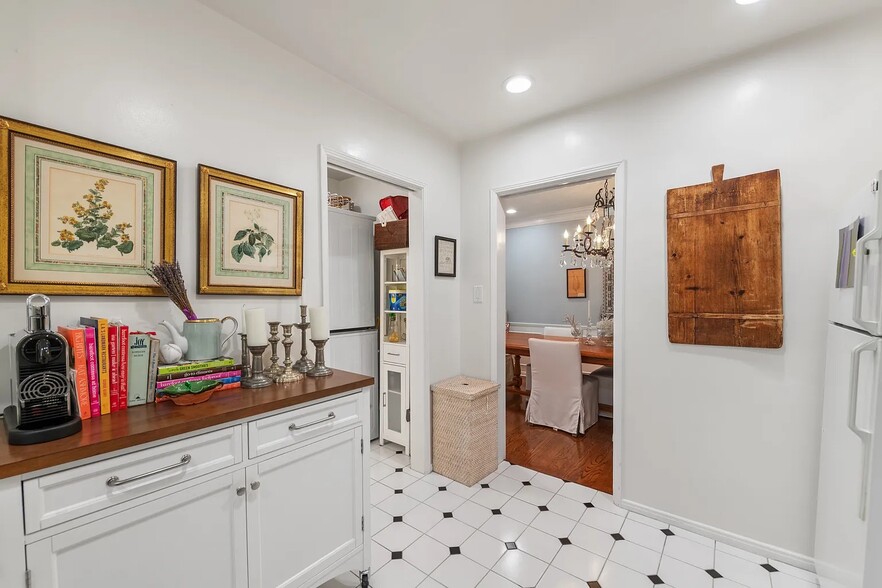 Building Photo - 10723 Ashton Ave