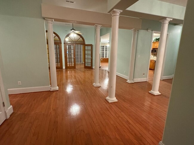 Building Photo - 533 Stonemason Dr