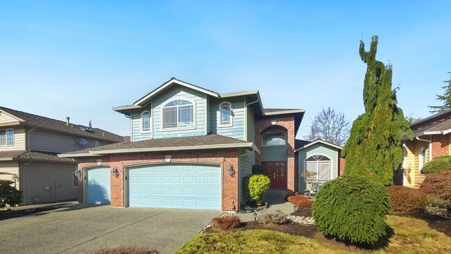 Building Photo - Spacious Updated 4 Bedroom Home with 3 Car Garage