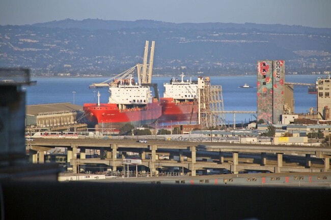 Building Photo - Spacious three-story 4BR/3BA single family...