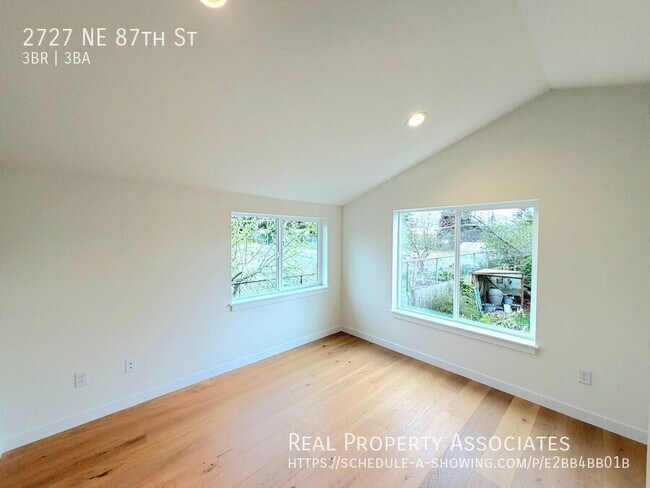 Building Photo - 2727 NE 87th St