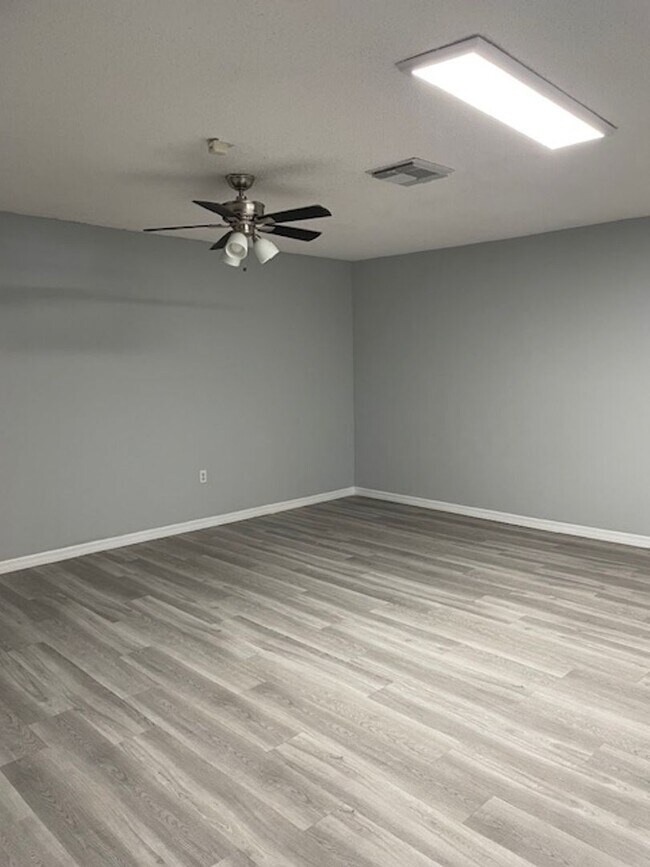 Building Photo - Kissimmee - Spacious 4/2, Pool Home