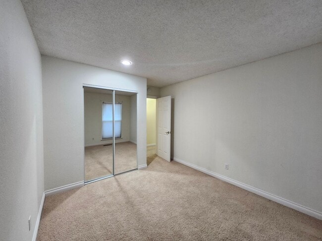Building Photo - 2303 Franz Ct