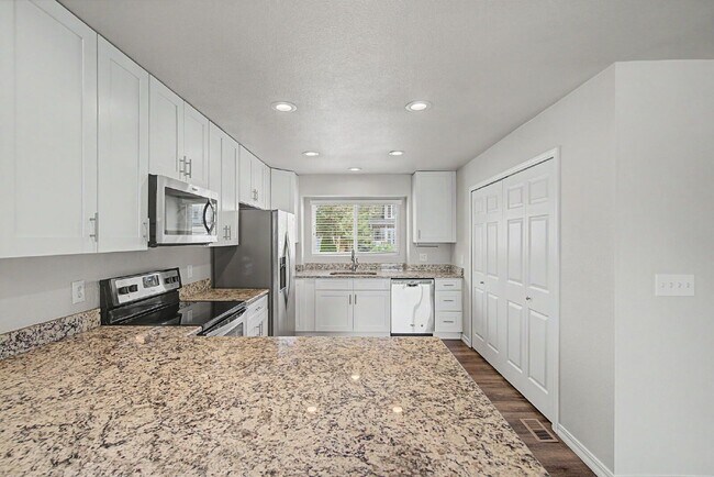 Building Photo - 1005 Scarlet Oak Dr