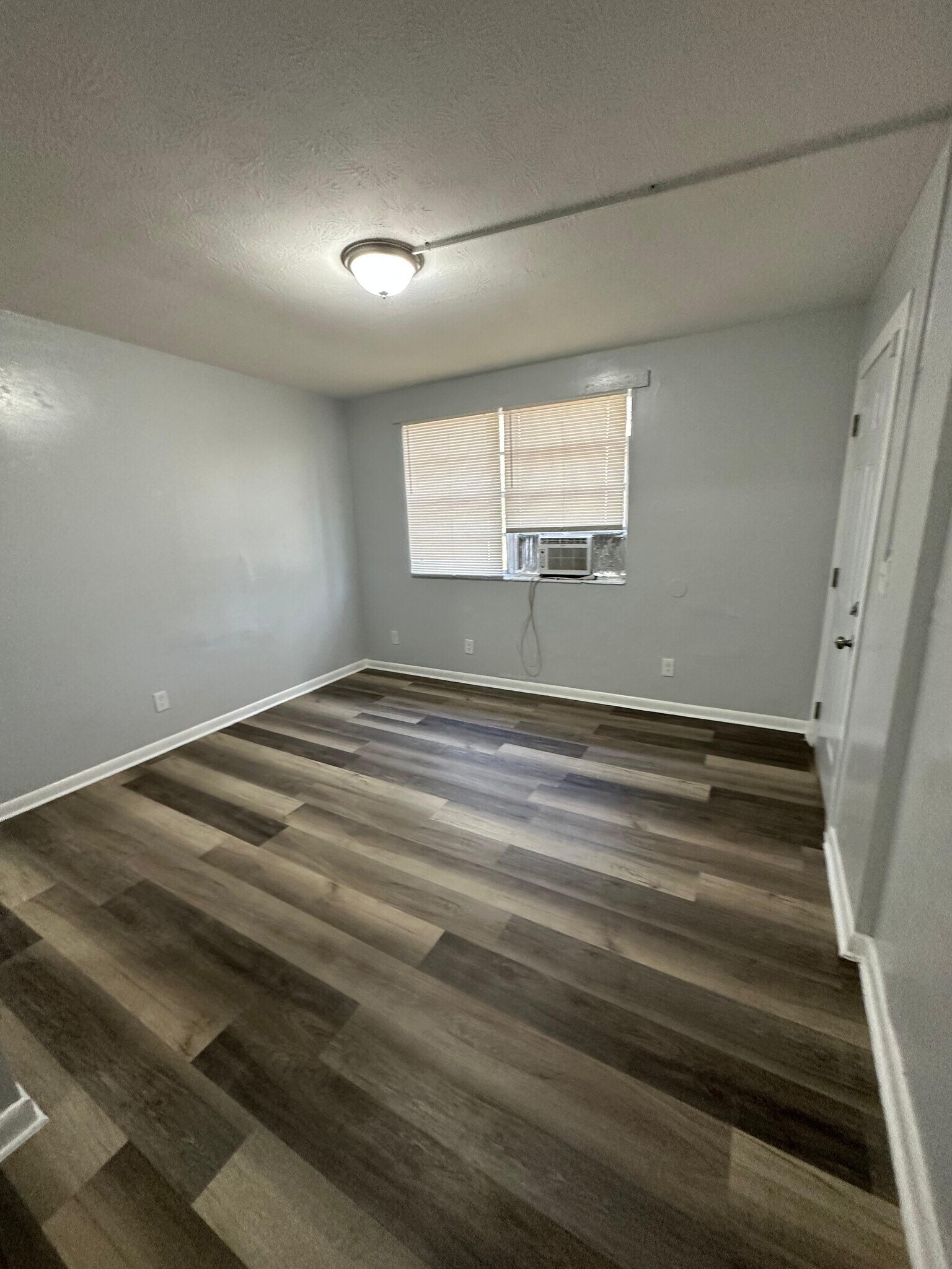 Building Photo - 1625 W 26th St