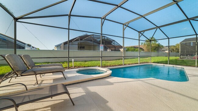 Building Photo - 8150 Fan Palm Way