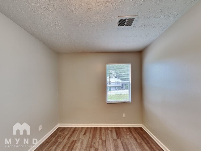 Building Photo - 4845 Plymouth Trace