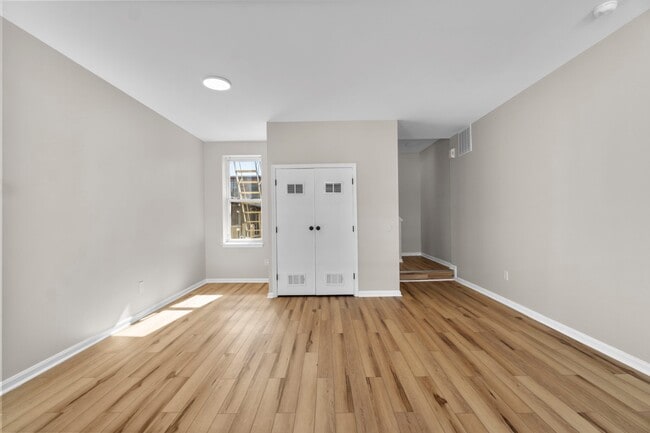 Building Photo - 2027 E Baltimore St