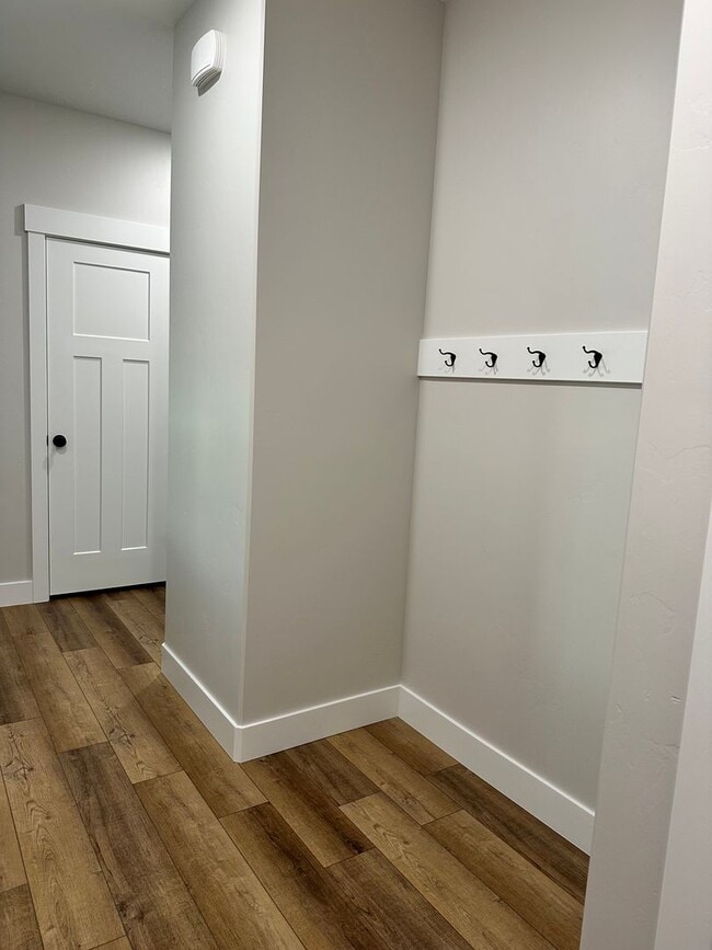 Building Photo - BRAND NEW 3 Bed 2.5 bath home in Rexburg -...