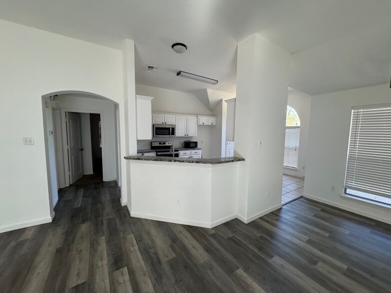 Building Photo - 6611 Rockdale Rd