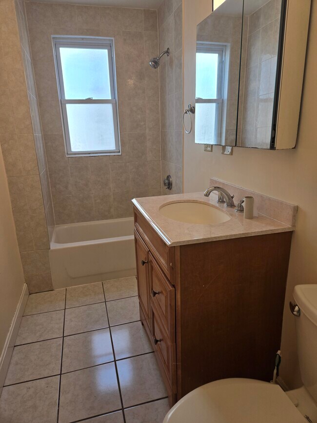 Building Photo - 10 Emrose Ter