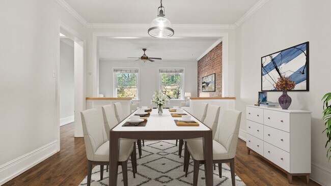 Building Photo - Darling 2 bedroom, 1 bath Capital Hill Condo