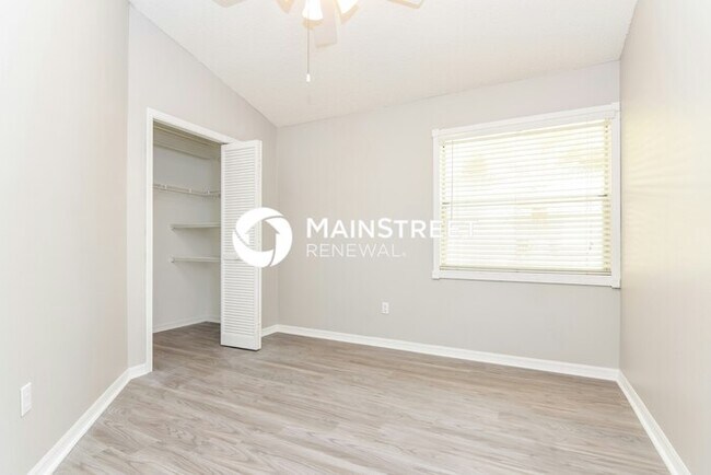 Building Photo - 3 Bedroom Pet-Friendly Home in Tarpon Spri...