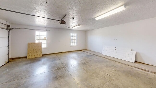 Building Photo - 2207 Boxwood Cir