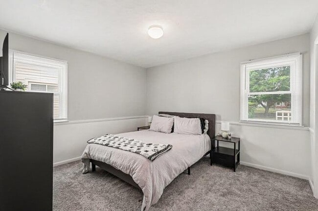 Building Photo - 2685 Northville Dr NE
