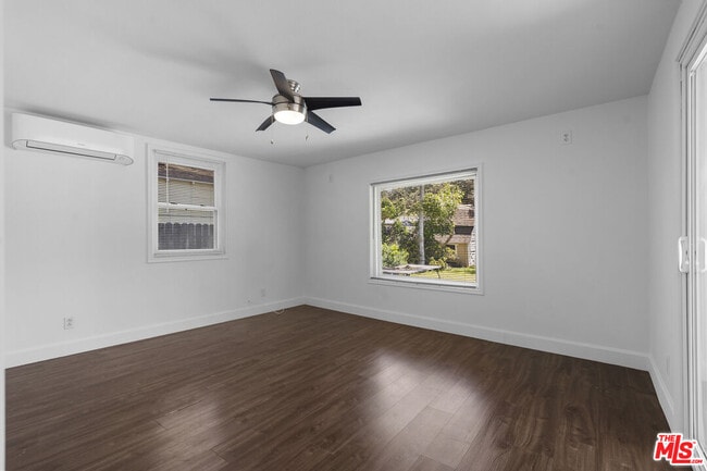 Building Photo - 214 N Martha Pl