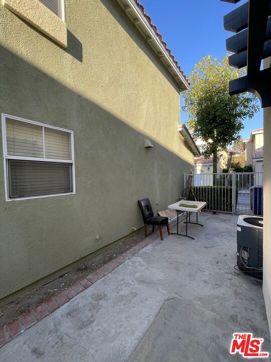 Building Photo - 121 Cancion Way