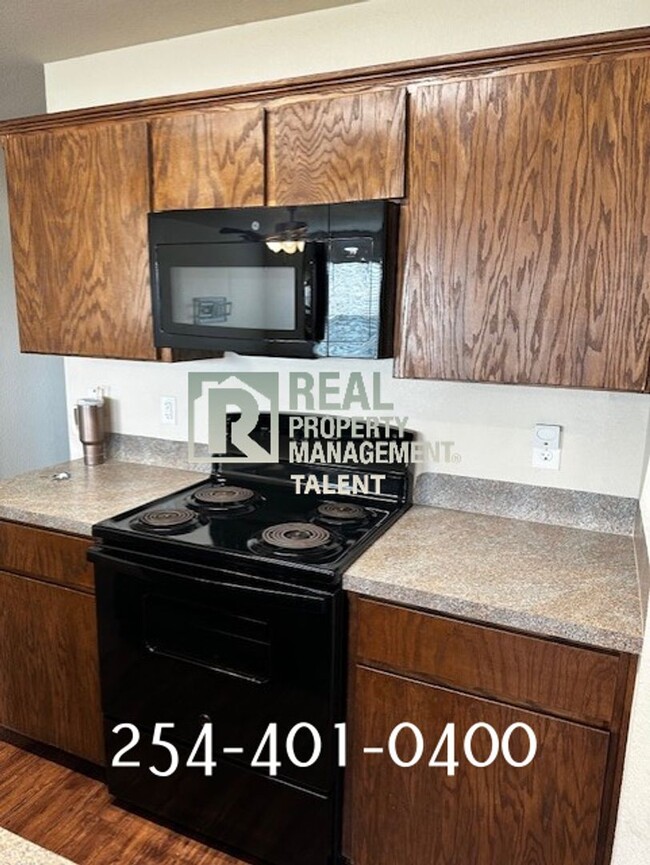 Building Photo - Charming 3-Bedroom, 2.5-Bathroom Duplex in...
