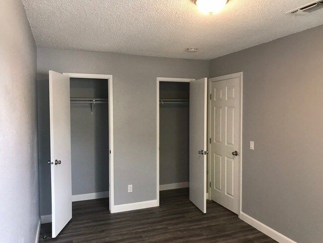 Building Photo - 3938 E Olive Ave