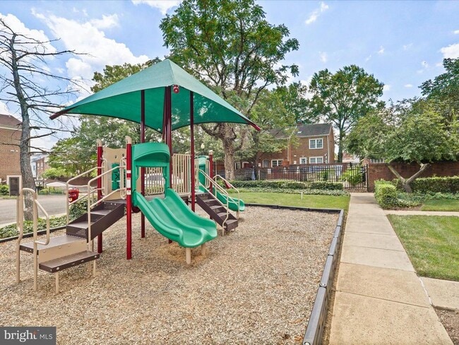 Building Photo - 811 Gibbon St
