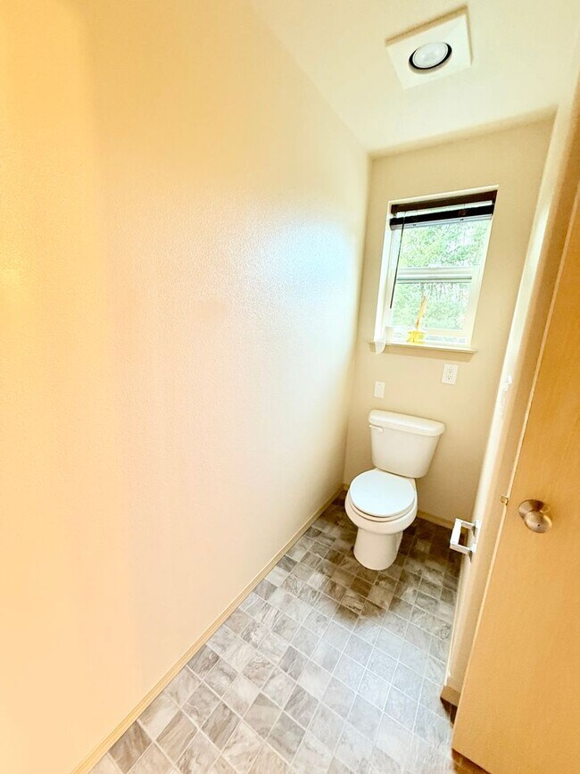 Building Photo - Beautiful house in Maple View Meadows.