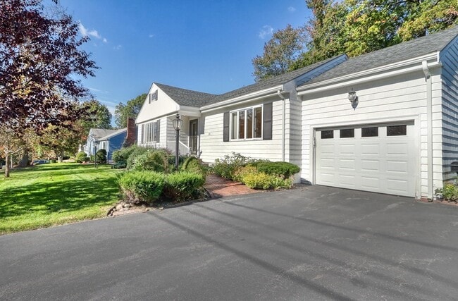 Building Photo - 33 Hillcrest Rd