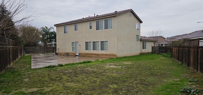 Building Photo - FOR RENT: Spacious 5-Bed Home with RV Park...