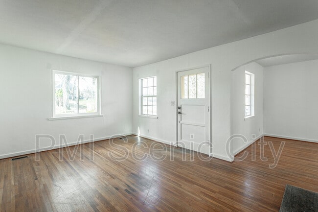 Building Photo - 210 Chickamauga Rd