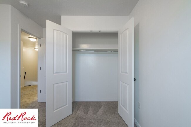 Building Photo - 2075 S Sir Monte Dr