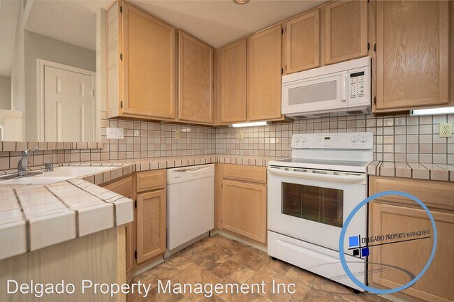 Building Photo - 2 br, 1 bath House - 511 Timbercove #8