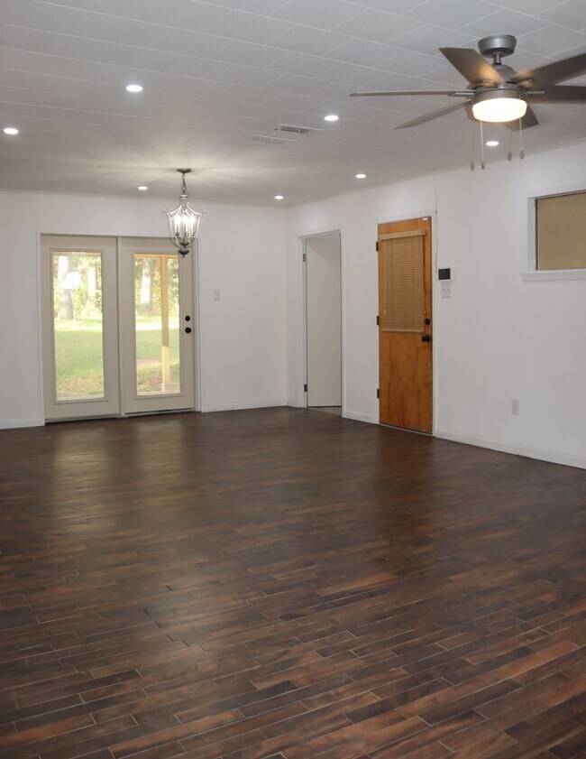 Building Photo - Newly Remodeled Single-Family Home