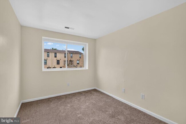 Building Photo - 2747 31st Pl NE