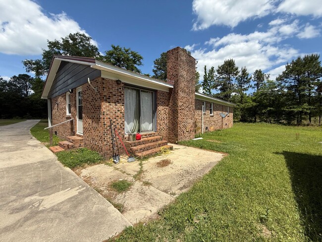 Building Photo - 5 bedroom home for rent