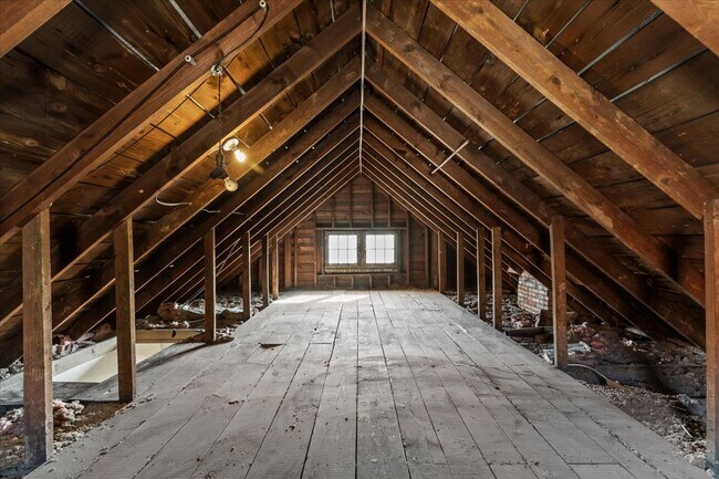 Building Photo - 2816 Clermont Ave