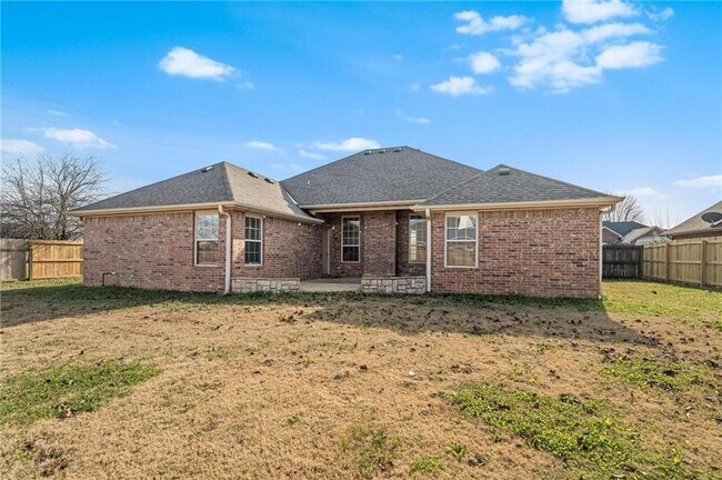 Building Photo - 102 Skinner St