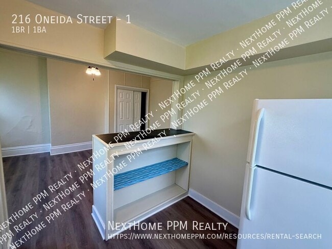 Building Photo - 216 Oneida St