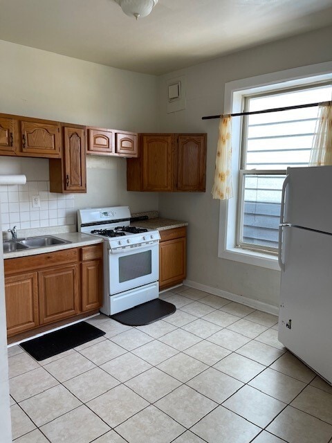 Building Photo - 1552 W Highland Ave