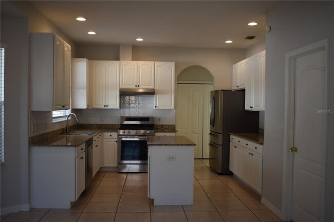 Building Photo - 15509 Montilla Loop