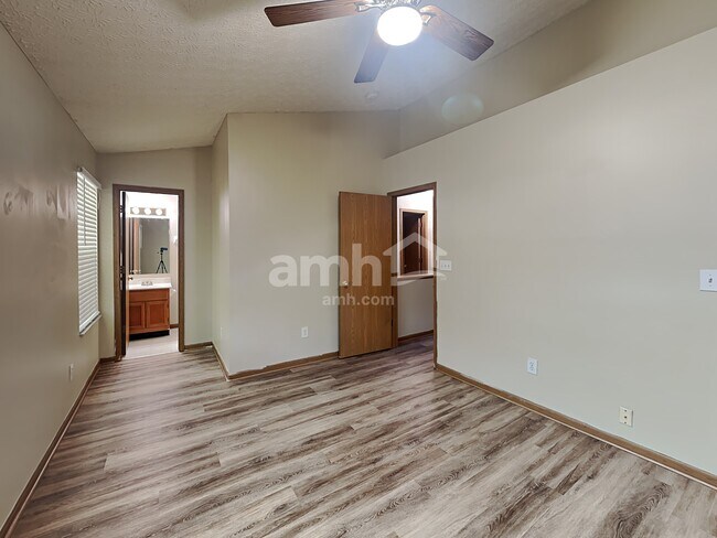 Building Photo - 1333 Sandrell Drive