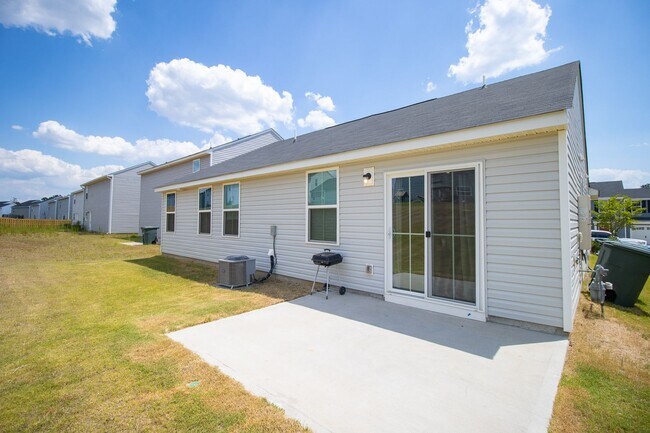 Building Photo - Gorgeous 3 Bedroom, 2 Bath ~ Minutes to Fort Jackson ~ Available Mid October!