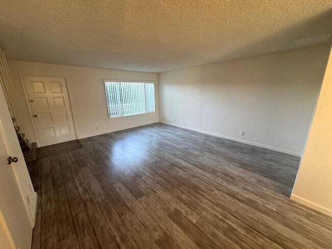 Building Photo - Spacious Ventura Keys Condo- Enjoy The Marina Life!