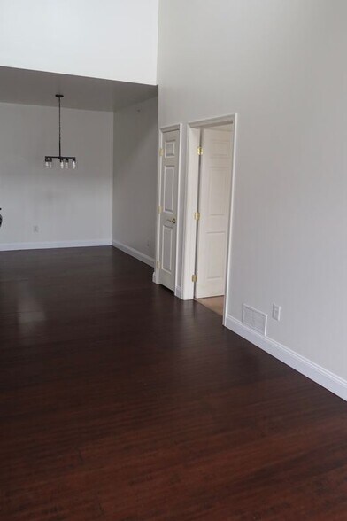 Building Photo - 610 Prestwick Dr