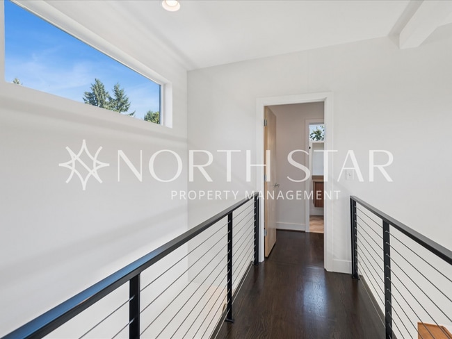 Building Photo - Contemporary Stunner in North East Portland