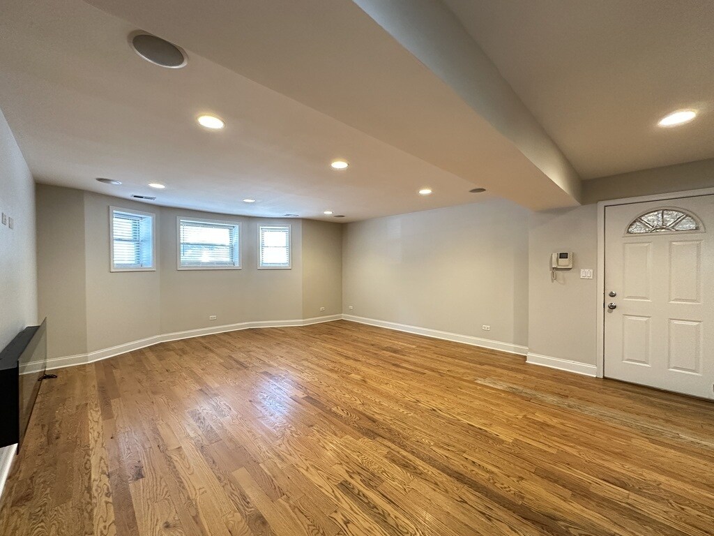 Building Photo - 1116 E 46th St