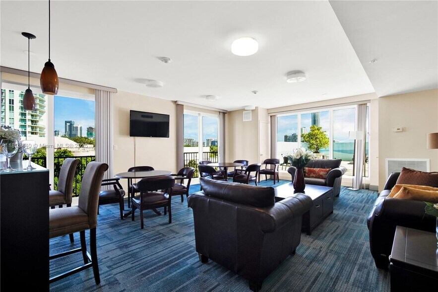 Building Photo - 2701 SW 3rd Ave