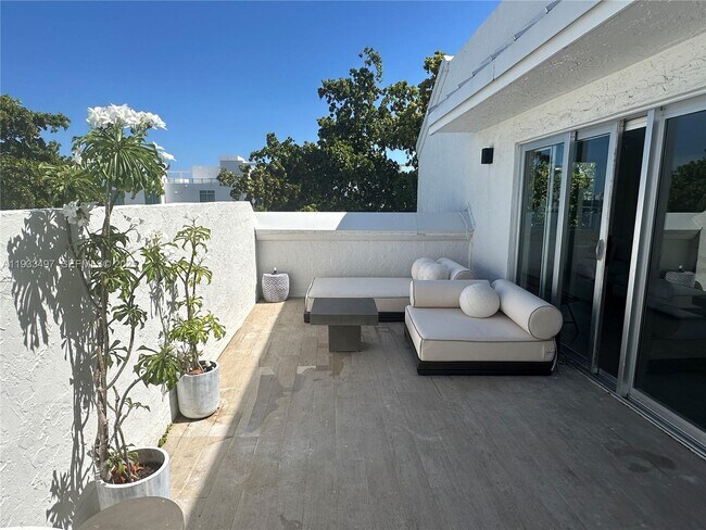 Building Photo - 777 NE 62nd St