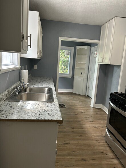 Building Photo - 575 Princeton Blvd