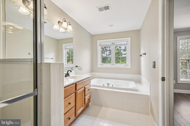 Building Photo - 8154 Skelton Cir