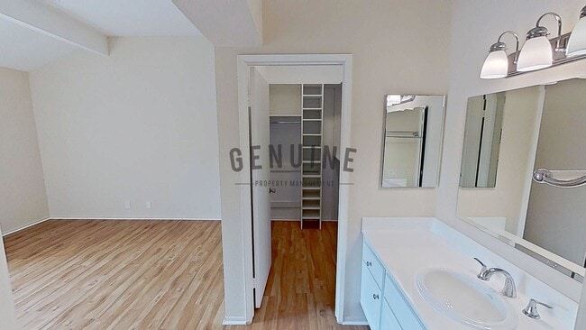 Building Photo - 2Bd 1Ba Condo in Newport Beach