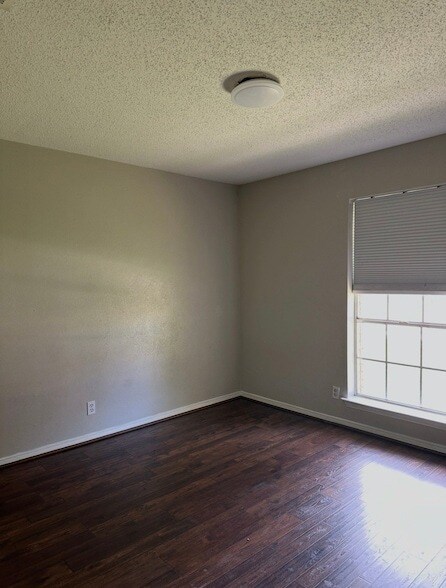 Building Photo - 1121 Goldenrod Dr
